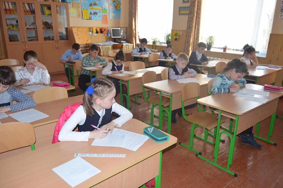 23.03 у Мукачівській СШ 16 відбулась шкільна олімпіада з математики серед учнів 4-х класів.