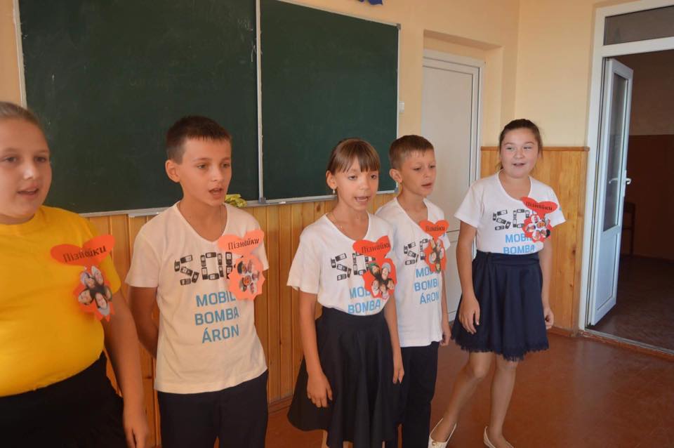 І знову свято. Продовжується тиждень біології, в рамках якого, сьогодні був проведений брейн-ринг "Юні натуралісти" між шостими класами. А перемогу у запеклій боротьбі…