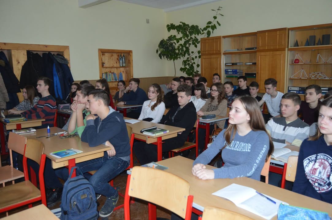 Сьогодні 23.02.2018р. відбулась профорієнтаційна зустріч учнів 10-11 класів з викладачем та студентами Трнавського університету (Словакія)