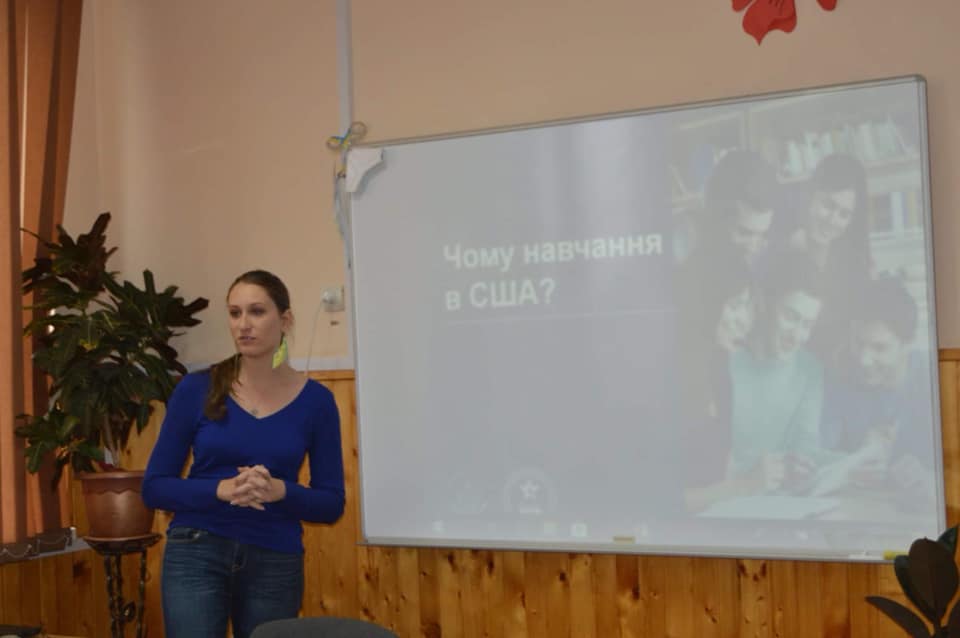25 вересня в Мукачівській СШ №16 було проведено зустріч учнів 10 та 11 класів з координатором заходів Education USA Американської Ради міжнародної освіти, Неллі Петлик…