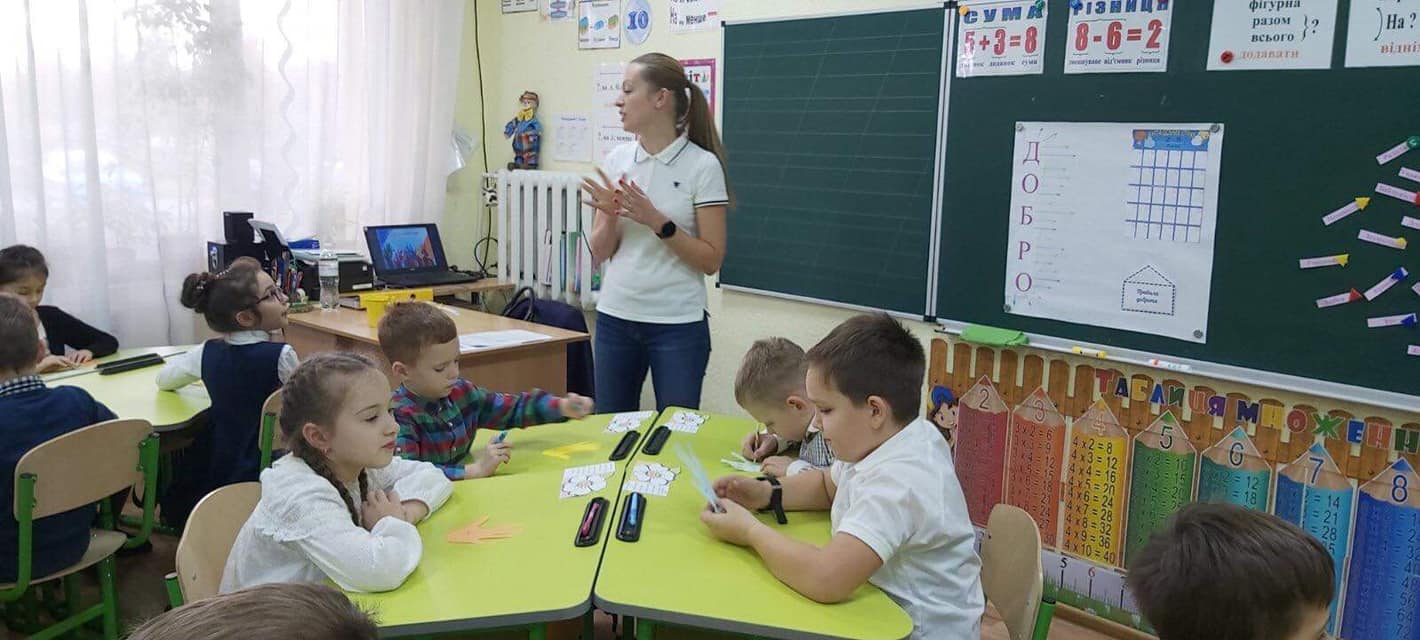 Вчені кажуть, що добрі вчинки роблять нас щасливішими і навіть здоровішими. Тому заняття у 2- В класі СШ №16 пройшло під гаслом «Немає вищої святині, ніж чисте сяйво д…