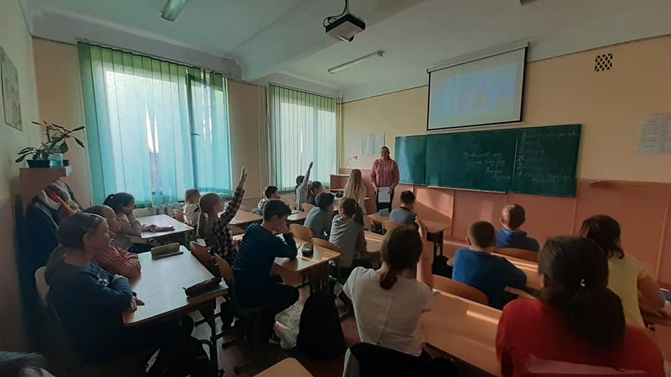 Виховний захід «Ти серед людей і люди навколо тебе», проведений класним керівником Федьо І.О. для учнів 5-А класу СШ №16 , був спрямований на виховання почуття поваги…