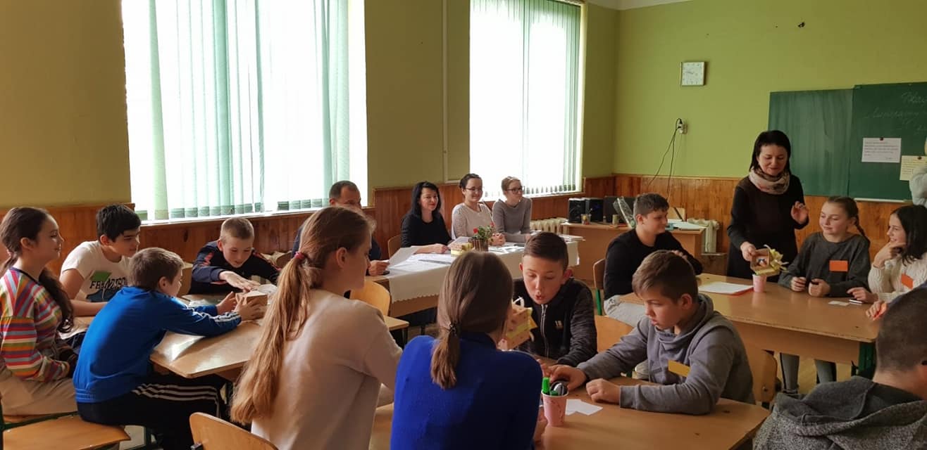 Навчальна гра в руках досвідченого педагога – це не просто інтерактивна розвага, а ефективний освітній інструмент, який структурує мислення учнів, вчить розв’язувати п…