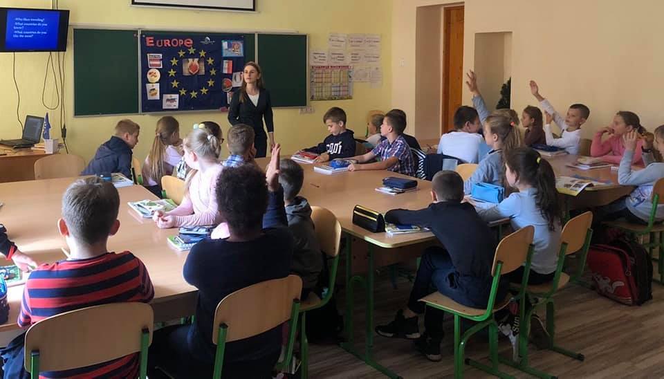 Людина, яка володіє мовами - це різнобічно розвинута особистість, що більш впевнена у спілкуванні із людьми. Ось і учні 4-Б класу Мукачівської СШ №16 разом зі свою вчи…