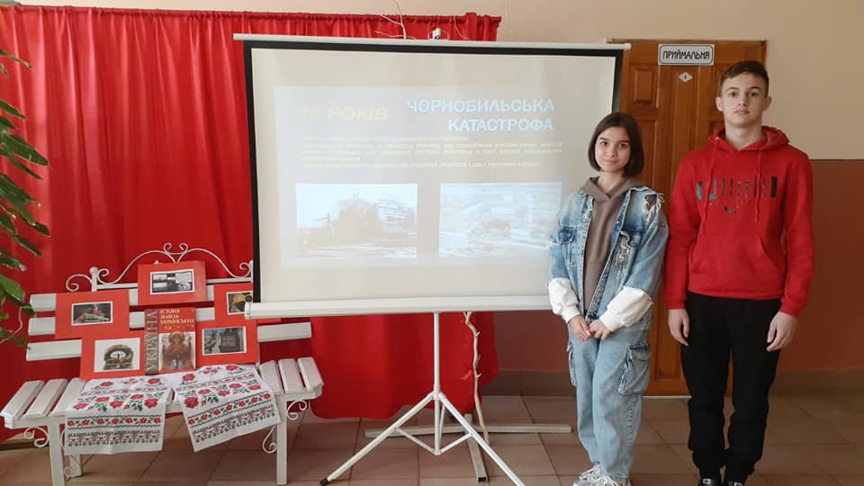 Чорнобильська чума, що було сили Палила все, щоб знищити до тла... Але життя вони й людей любили, То ж пам'ять смерті їх не віддала. Щорічно 26 квітня Україна згадує п…