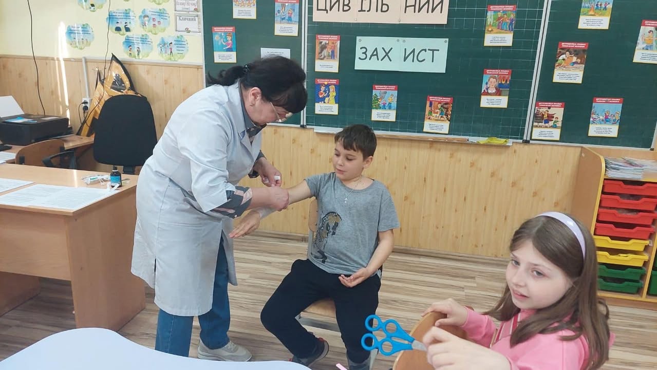 Один день з життя школи. Епізод п’ятий. Всі заходи, що проводилися протягом Дня цивільного захисту мали практичне спрямування з врахуванням вікових особливостей учнів.…