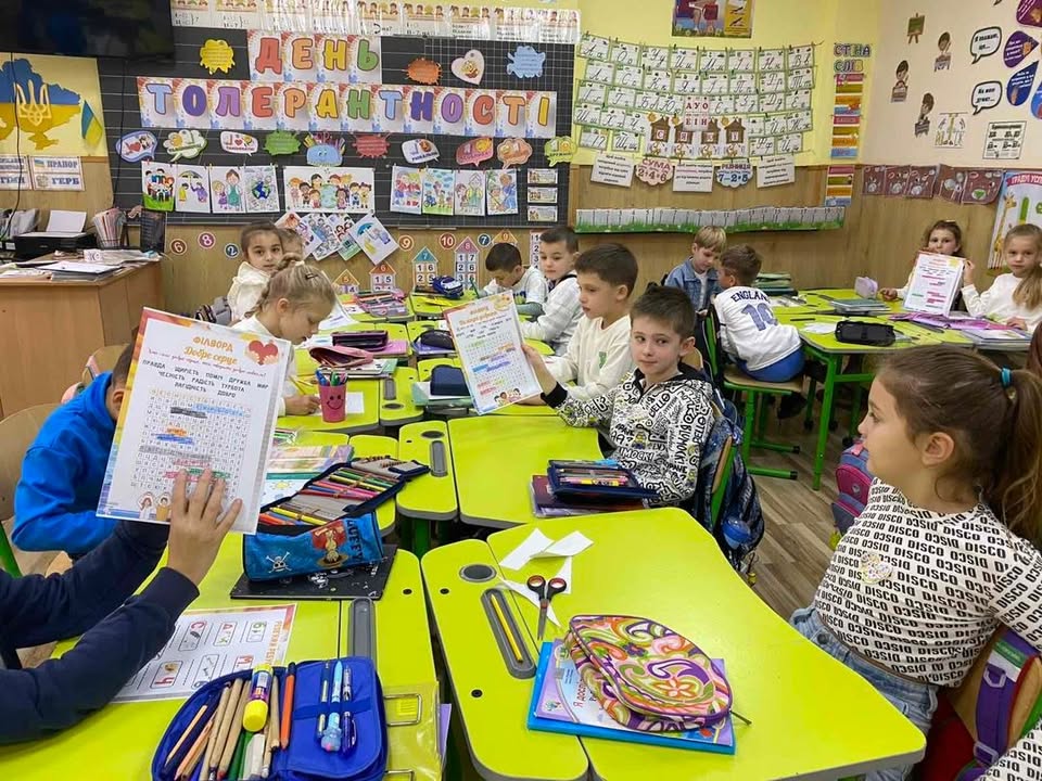 🤝 Урок до Дня толерантності у 2-Б класі Сьогодні у 2-Б класі під керівництвом класного керівника Алли Георгіївни Лизанець пройшов теплий і надзвичайно доброзичливий ур…