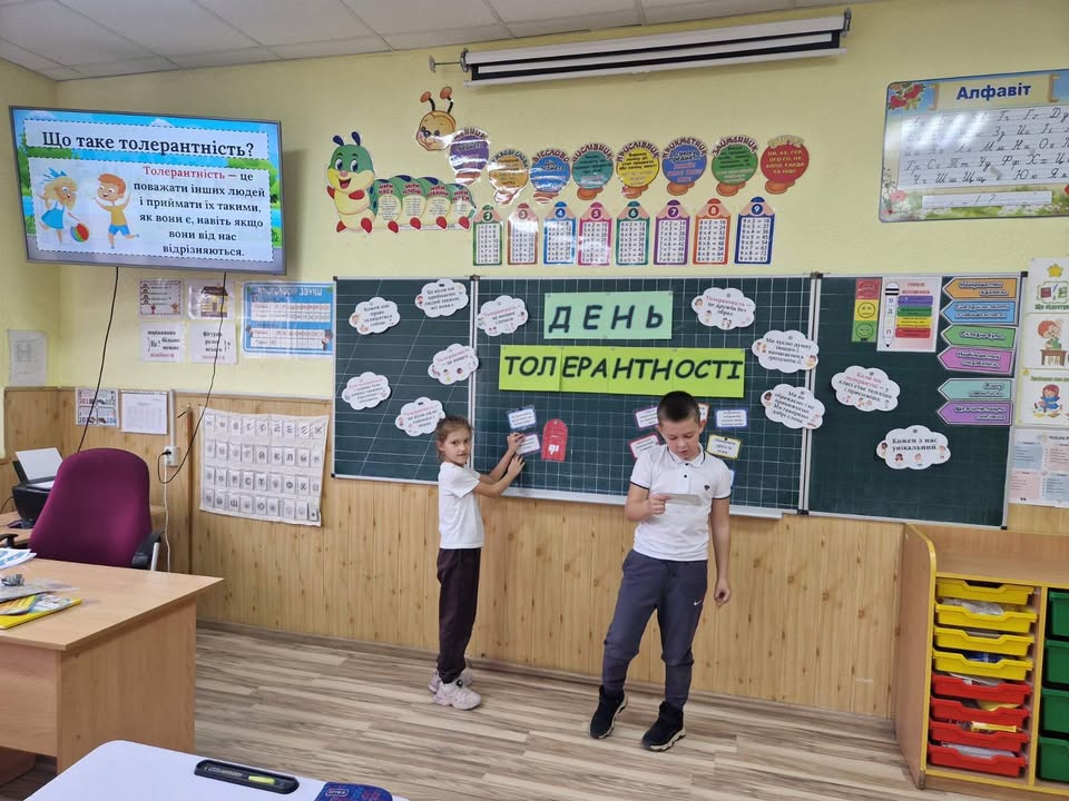 🤍 День Толерантності у 3-А класі Учні 3-А разом із класним керівником Георгіною Калинич та асистентом вчителя Антоніною Скиталінською відзначили День Толерантності: ма…
