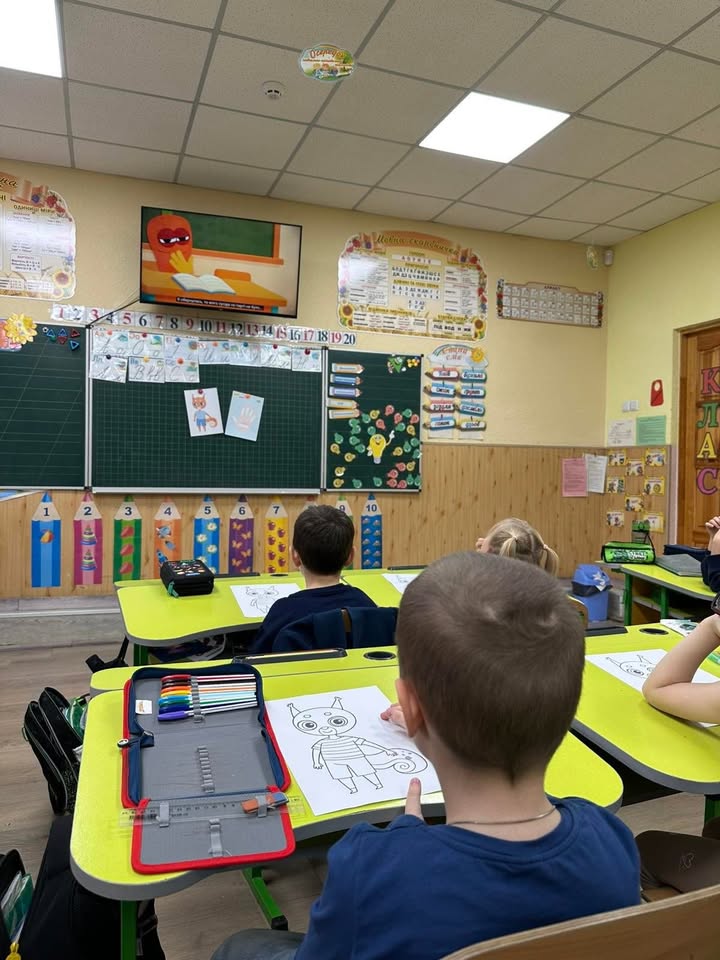 🛑 У 1-А класі пройшов другий урок турботи на тему «Стоп Булінг»! Цього разу ми говорили про те, як створювати безпечне середовище, підтримувати друзів і вчитися розумі…
