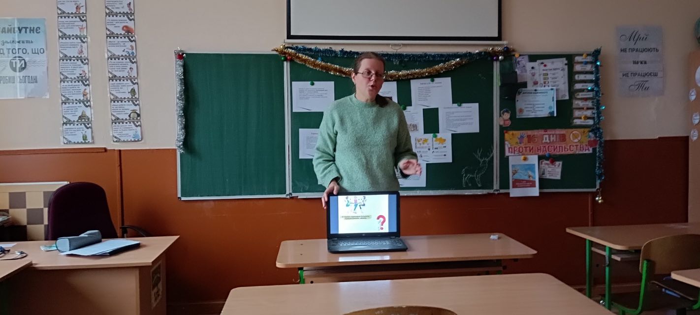 02 грудня — Міжнародний день боротьби за скасування рабства. Учні 8-В класу разом із класним керівником Федьо І.О. провели тематичну виховну годину, під час якої говор…