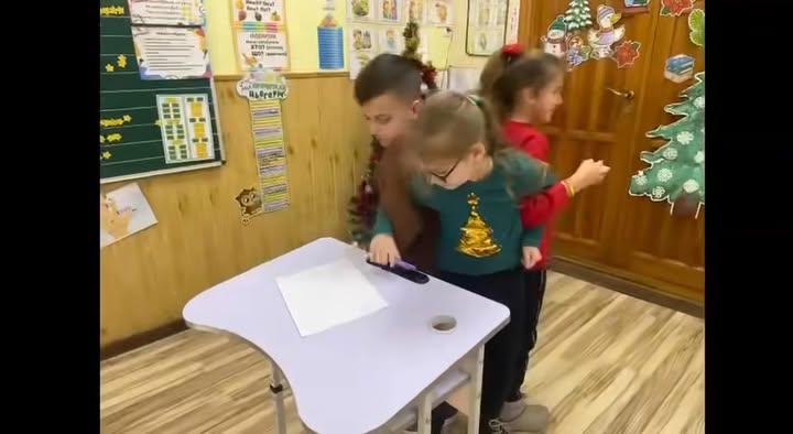 🎄 У 3-Б класі панував дух свята Миколая! Учні разом із класним керівником Беатрисою Гребою провели тематичний день, під час якого брали участь у веселій вікторині, зма…