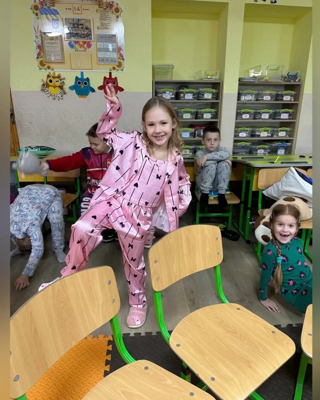 🛌🎉 Драйвова піжамна вечірка у 1-А класі! 🎉🛌 Для учнів 1-А класу класним керівником Бибою М. Ю. була організована справжня піжамна вечірка — яскрава, весела та дуже емо…
