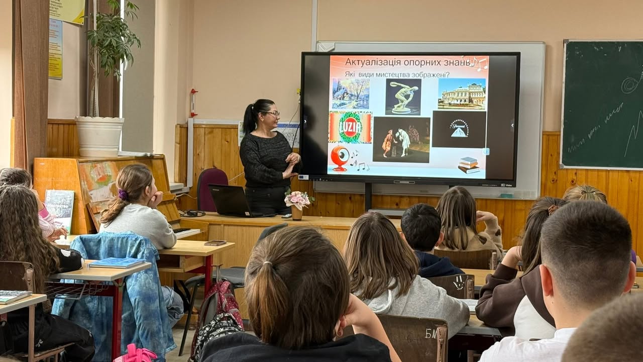 📣 У Мукачівська спеціалізована школа 16 розпочато декаду "За крок до атестації: досягнення, здобутки". 27 січня у 5-А класі вчитель мистецтва Шандор Н.І. провела урок…