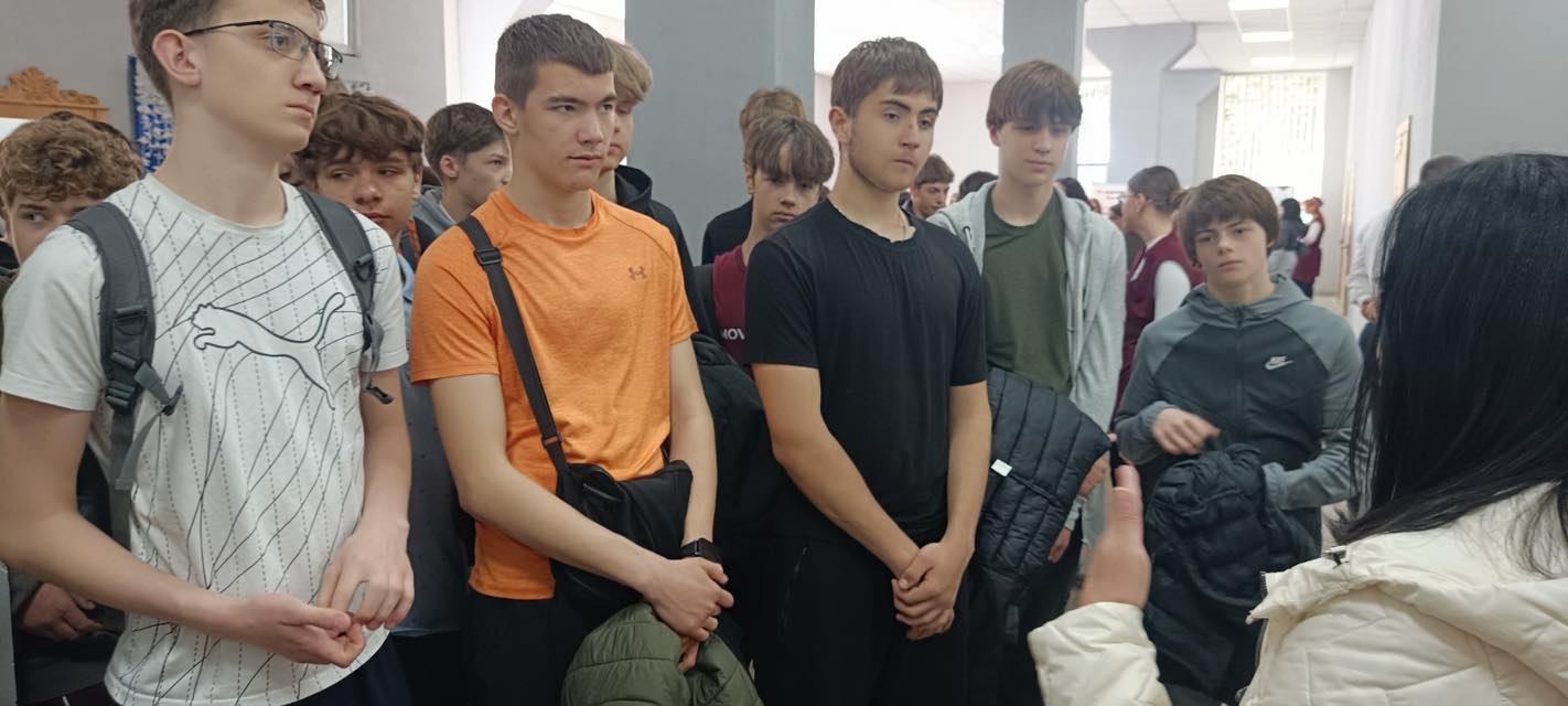 22 квітня учні 9-х класів нашої школи разом із класним керівником Юлією Перевозник та кар’єрним радником Іриною Федьо відвідали День відкритих дверей у Мукачівському ц…